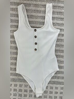 H&M Ribbed small cream Bodysuit with buttons